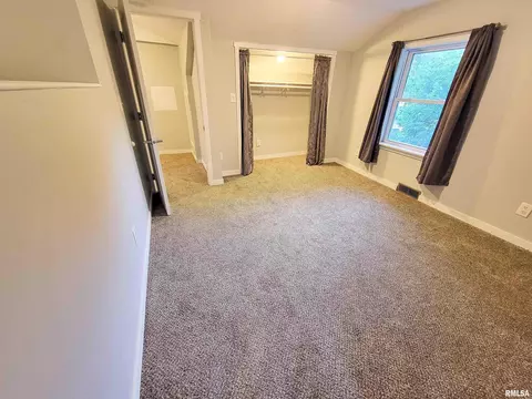 Bedroom - 439 E North Ave, Flora, IL 62839 photo 11 of 12