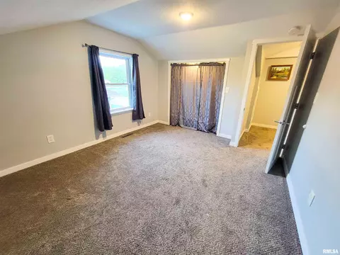 Bedroom - 439 E North Ave, Flora, IL 62839 photo 8 of 12