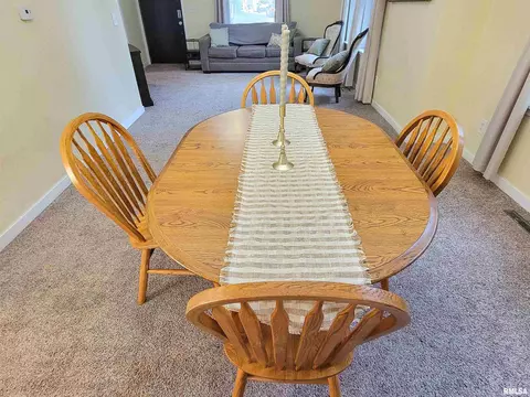 Dining - 439 E North Ave, Flora, IL 62839 photo 3 of 3