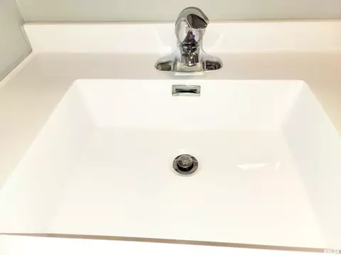 Bath - 439 E North Ave, Flora, IL 62839 photo 7 of 17