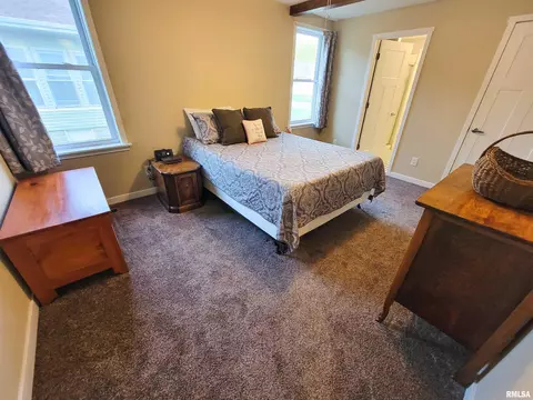 Bedroom - 439 E North Ave, Flora, IL 62839 photo 2 of 12