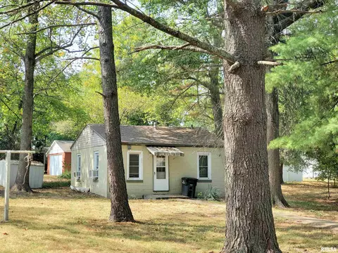506 N Almond St, Carbondale, IL 62901