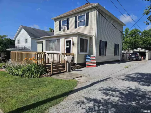 117 S Mill St, Harrisburg, IL 62946