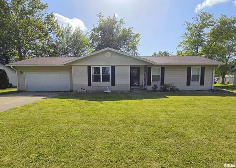 317 Northwood Ln, Salem, IL 62881