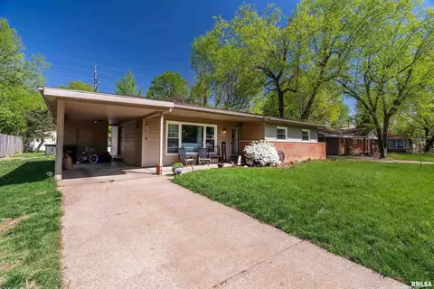 505 S Emerald Ln, Carbondale, IL 62901