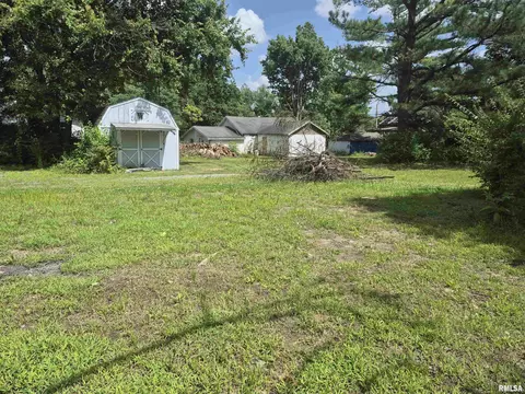 1905 W Poplar St, Harrisburg, IL 62946