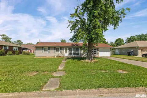 326 N Indiana St, Salem, IL 62881