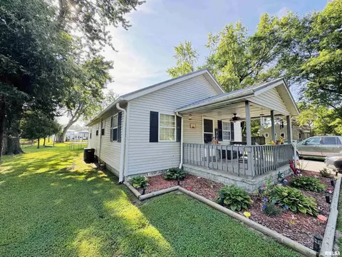 410 S Merritt St, Odin, IL 62870