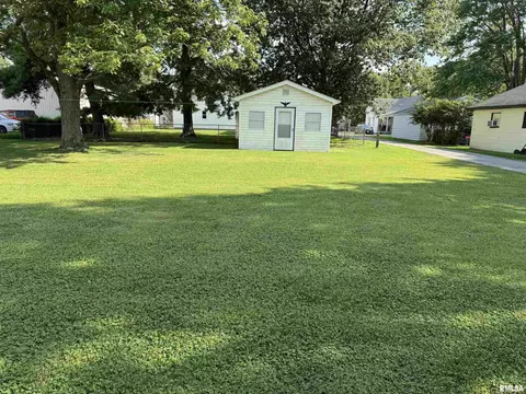 1607 W Cherry St, Marion, IL 62959 photo 11