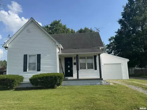 1607 W Cherry St, Marion, IL 62959