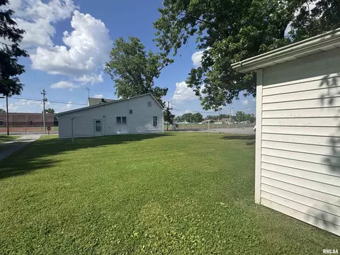 1607 W Cherry St, Marion, IL 62959 photo 14