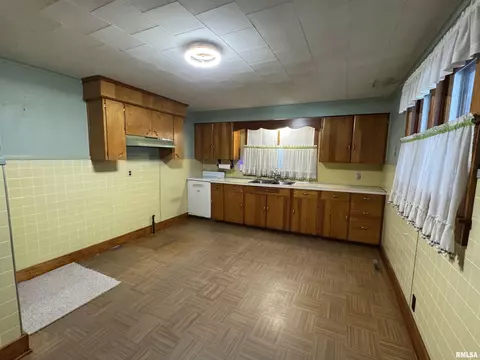 1607 W Cherry St, Marion, IL 62959 photo 5