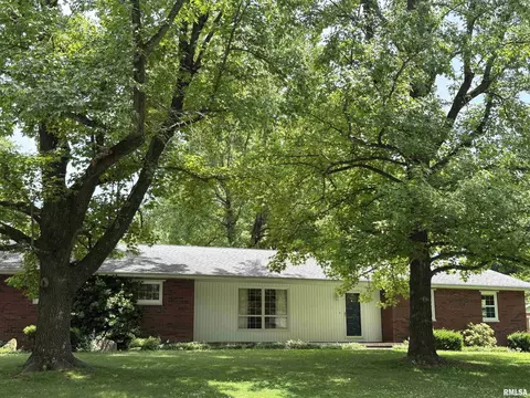 822 N 24th St, Murphysboro, IL 62966