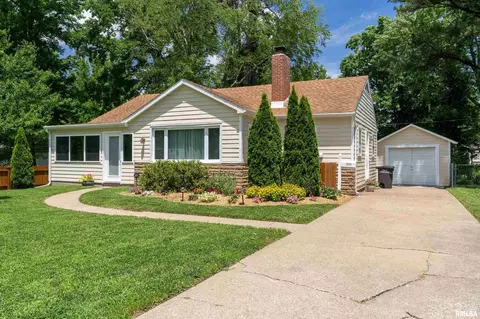 1214 W Carter St, Carbondale, IL 62901