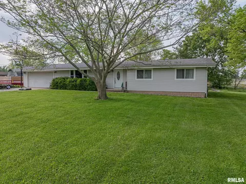 526 Hardacre Rd, Salem, IL 62881