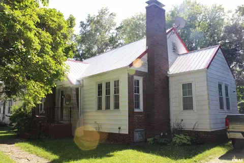 303 N Indiana Ave, Salem, IL 62881