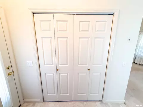 Entry Way - 202 Flora Ave, Flora, IL 62839 photo 4 of 5