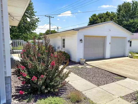 Exterior - 202 Flora Ave, Flora, IL 62839 photo 18 of 18