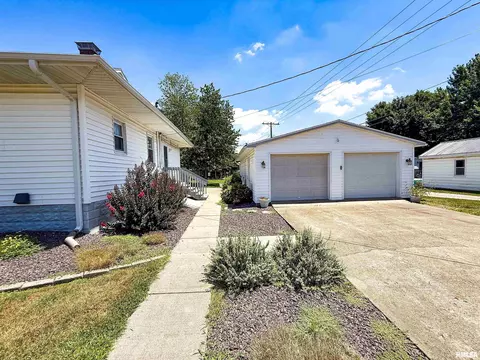 Exterior - 202 Flora Ave, Flora, IL 62839 photo 13 of 18