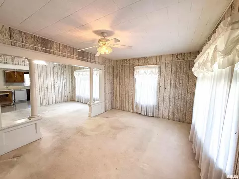 Living - 202 Flora Ave, Flora, IL 62839 photo 1 of 5