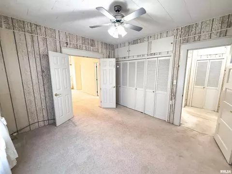 Bedroom - 202 Flora Ave, Flora, IL 62839 photo 2 of 13