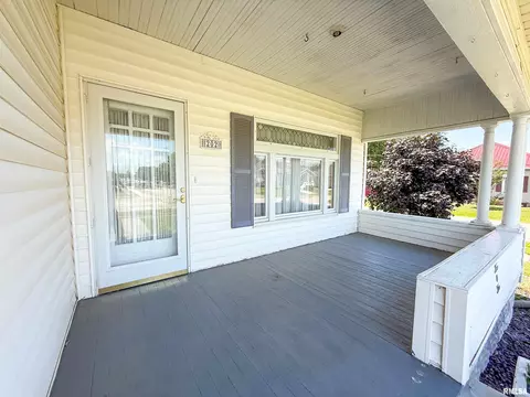 Exterior - 202 Flora Ave, Flora, IL 62839 photo 4 of 18