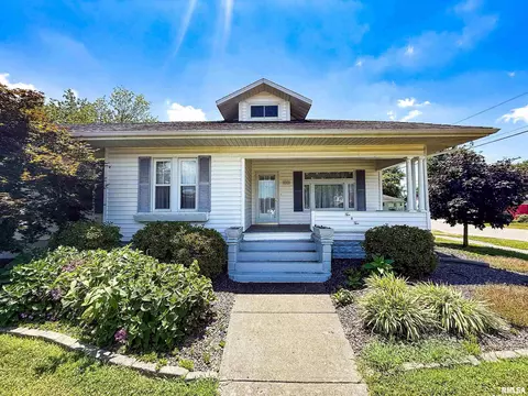 Exterior - 202 Flora Ave, Flora, IL 62839 photo 3 of 18