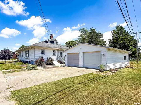 Exterior - 202 Flora Ave, Flora, IL 62839 photo 2 of 18