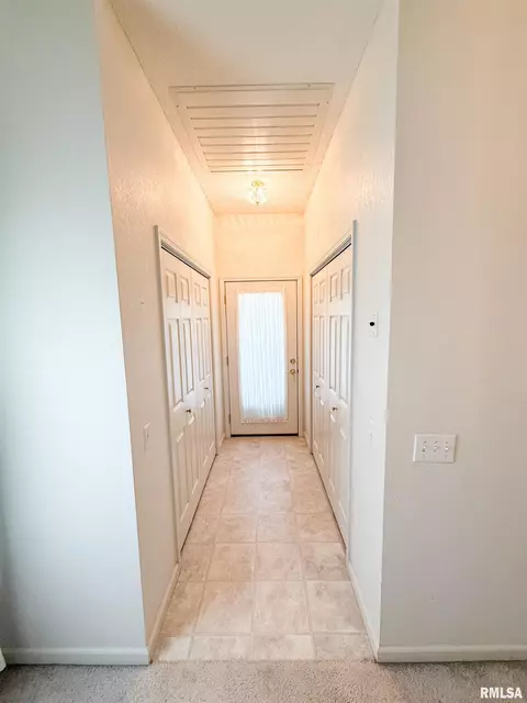 Entry Way - 202 Flora Ave, Flora, IL 62839 photo 2 of 5