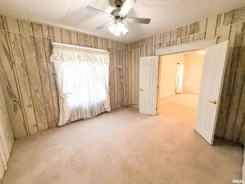 Bedroom - 202 Flora Ave, Flora, IL 62839 photo 3 of 13
