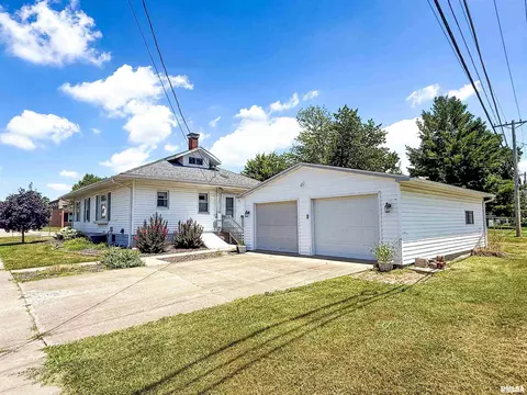Exterior - 202 Flora Ave, Flora, IL 62839 photo 12 of 18