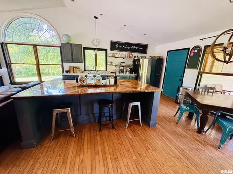 348 Medlin Rd, Walnut Hill, IL 62893 photo 5
