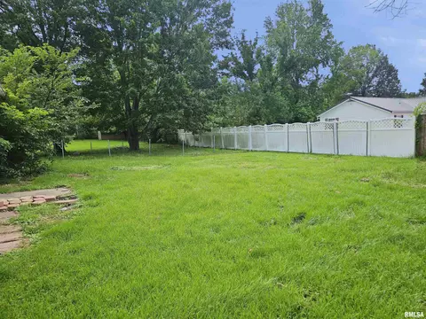 1605 E Pickett Ln, Marion, IL 62959 photo 3