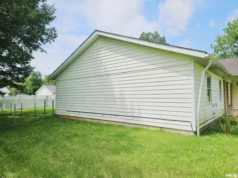 1605 E Pickett Ln, Marion, IL 62959 photo 5