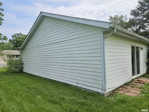 1605 E Pickett Ln, Marion, IL 62959 photo 2