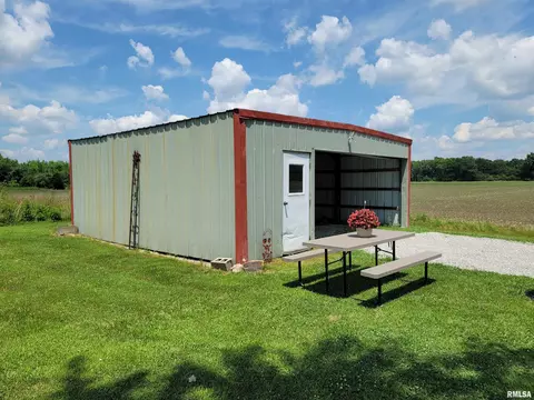 9105 Burkett Rd, Iuka, IL 62849 photo 4