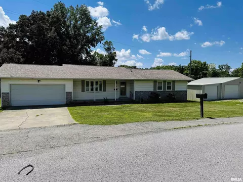 109 Division St, Anna, IL 62906