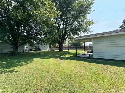 817 W Hendrickson St, Marion, IL 62959 photo 21