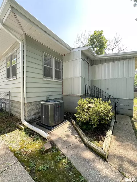 817 W Hendrickson St, Marion, IL 62959 photo 24