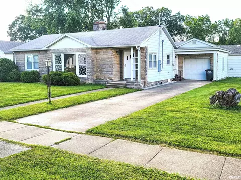119 S 6th St SE, Clay City, IL 62824