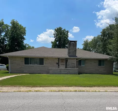 303 S College Blvd, Carmi, IL 62821