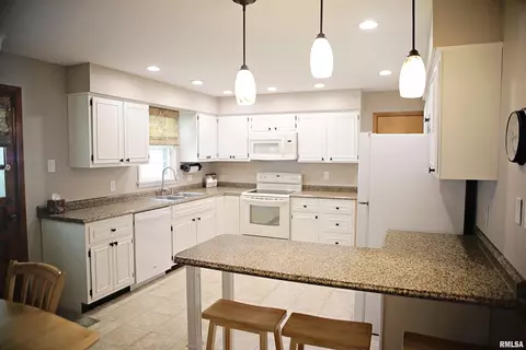 203 Skyline Dr, Marion, IL 62959 photo 3