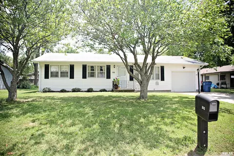 203 Skyline Dr, Marion, IL 62959 photo 2