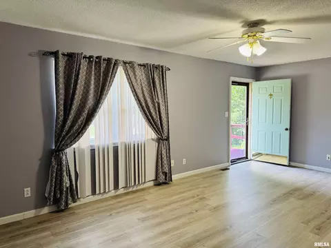 109 Young Ave, Anna, IL 62906 photo 7