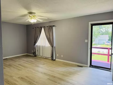 109 Young Ave, Anna, IL 62906 photo 6