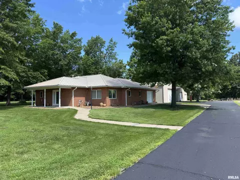 1308 Shawnee Trail Trl, Carterville, IL 62918