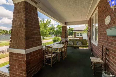 2011 Logan St, Murphysboro, IL 62966 photo 3