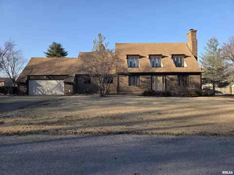 102 Mohawk Dr, Harrisburg, IL 62946