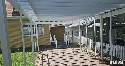 202 E 8th St, Mount Carmel, IL 62863 photo 4