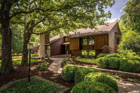 72 Blackhawk Dr, Carbondale, IL 62901
